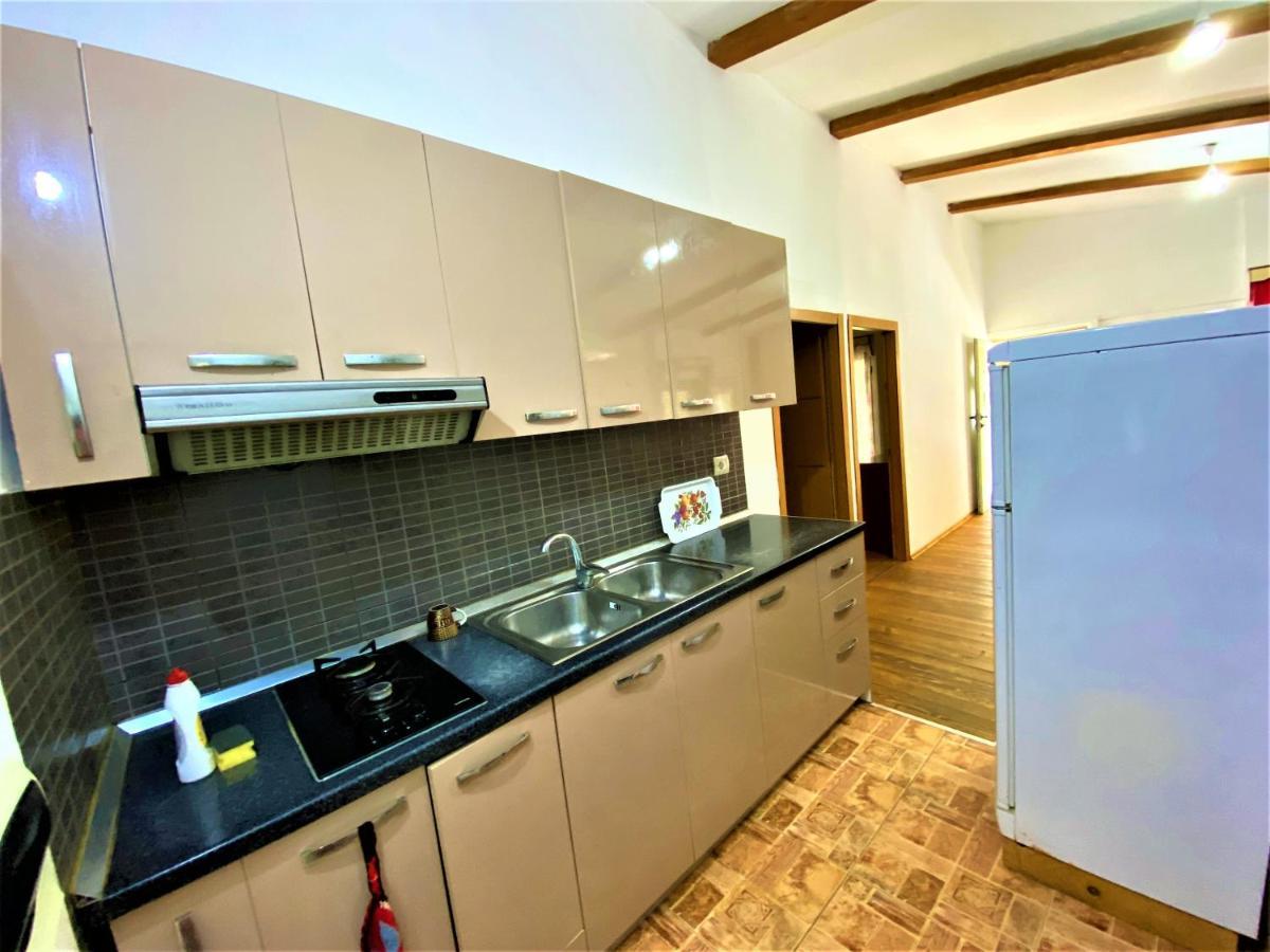 Ramo'S Green Beachside Retreat - Cozy 2 Bedroom Home Vlorë Eksteriør billede